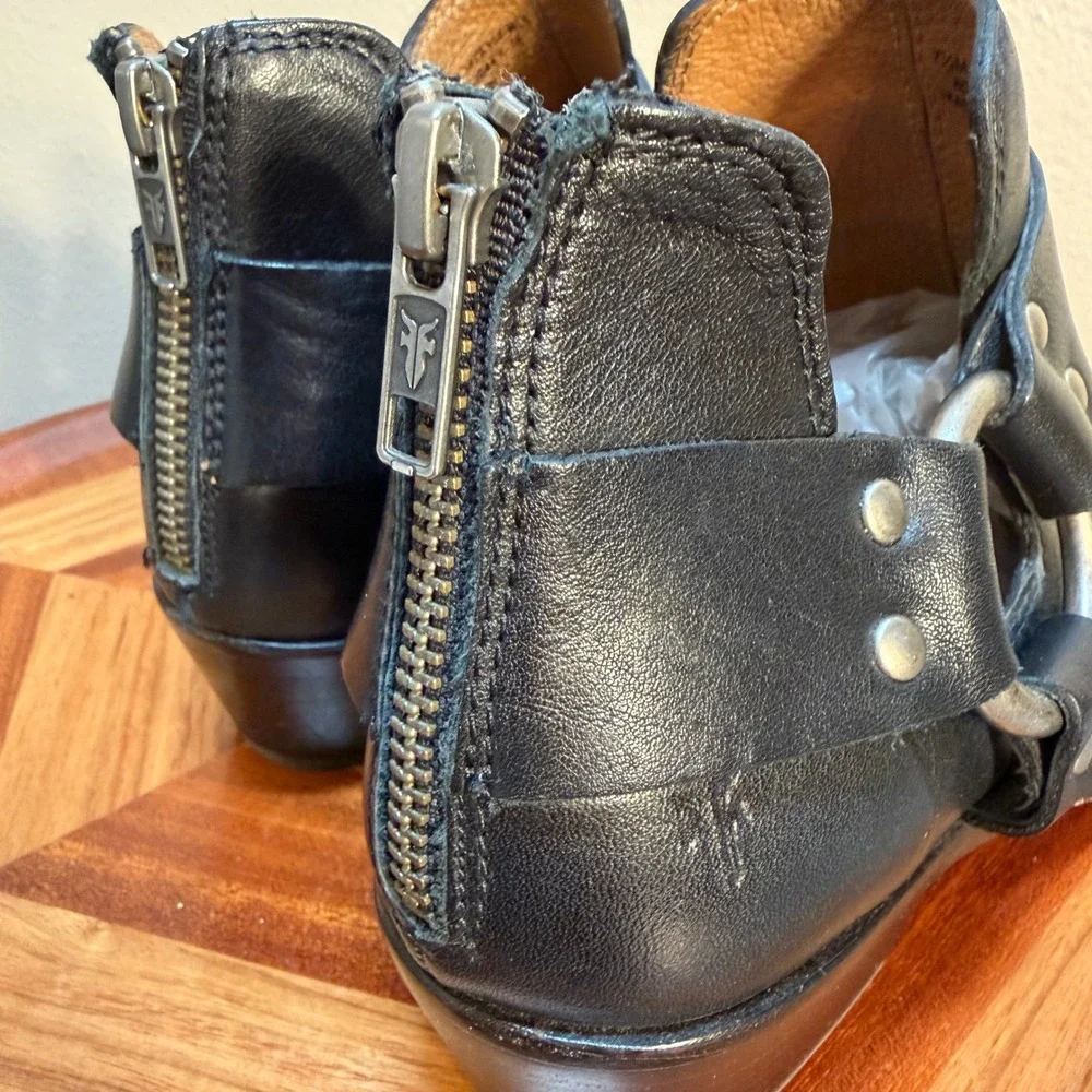 Frye Sacha Moto Shootie Black Leather Harness Ankle Boots 7.5M 3478314-BLK
